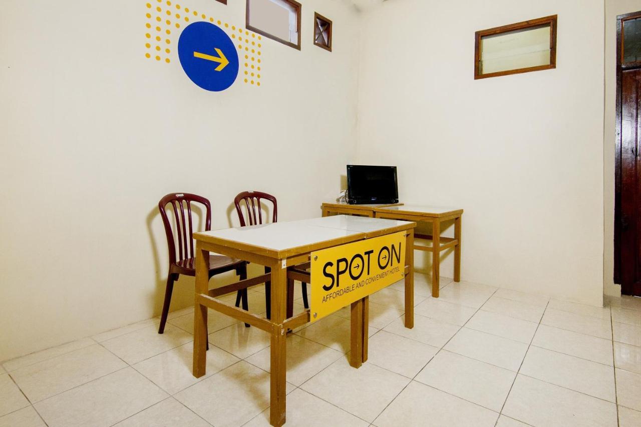 Spot On 2076 Hotel Stadion Berastagi Luaran gambar