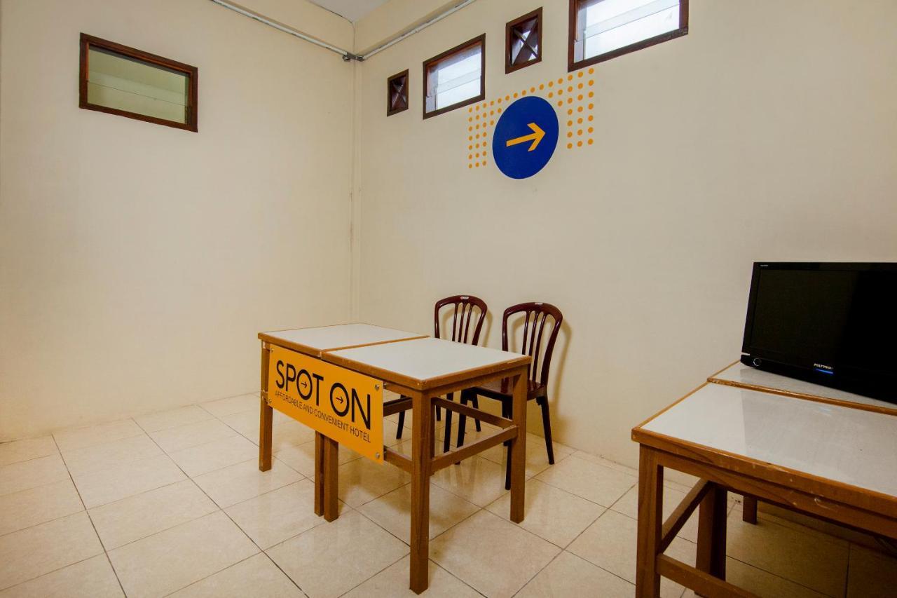 Spot On 2076 Hotel Stadion Berastagi Luaran gambar