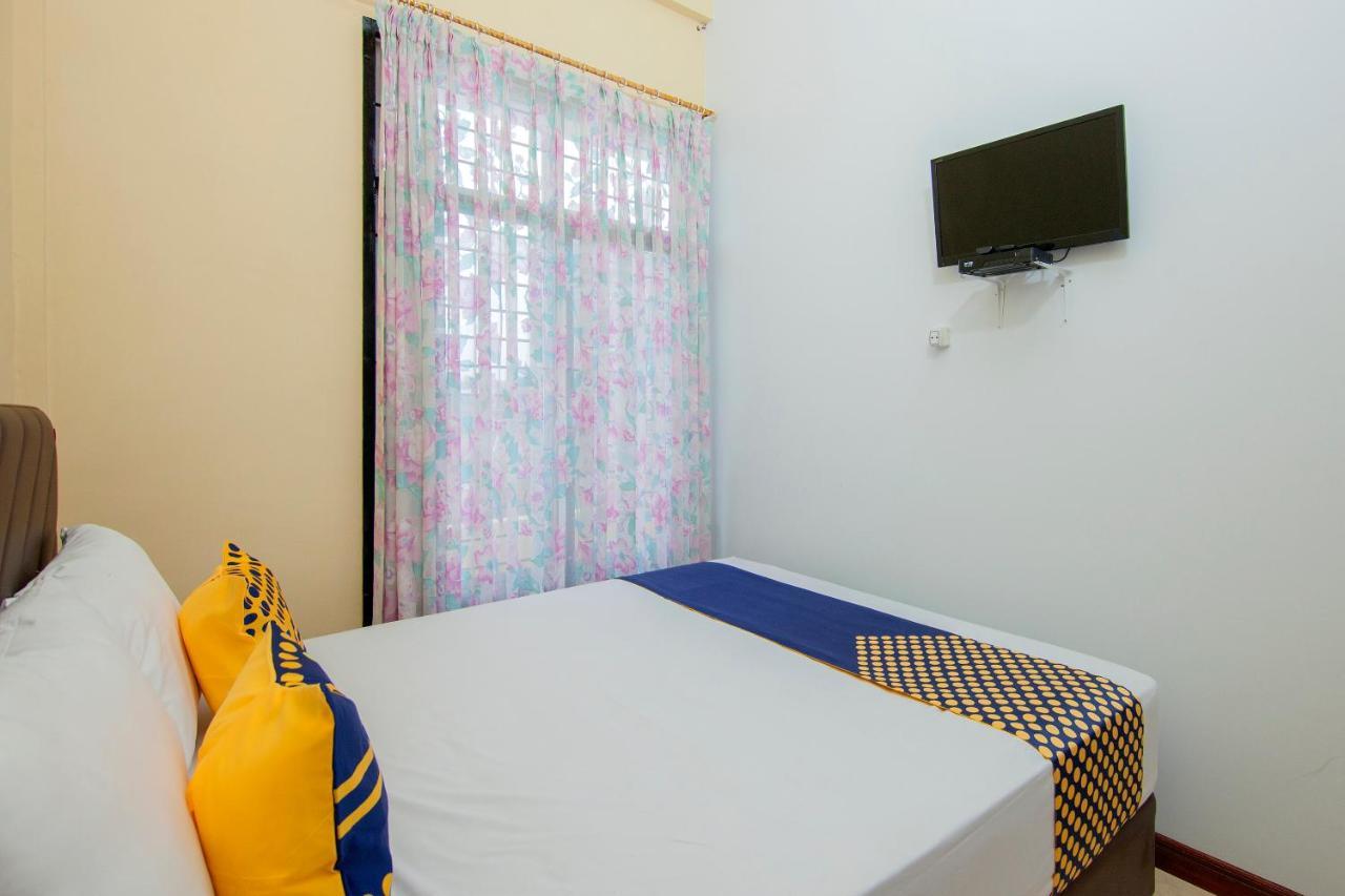 Spot On 2076 Hotel Stadion Berastagi Luaran gambar