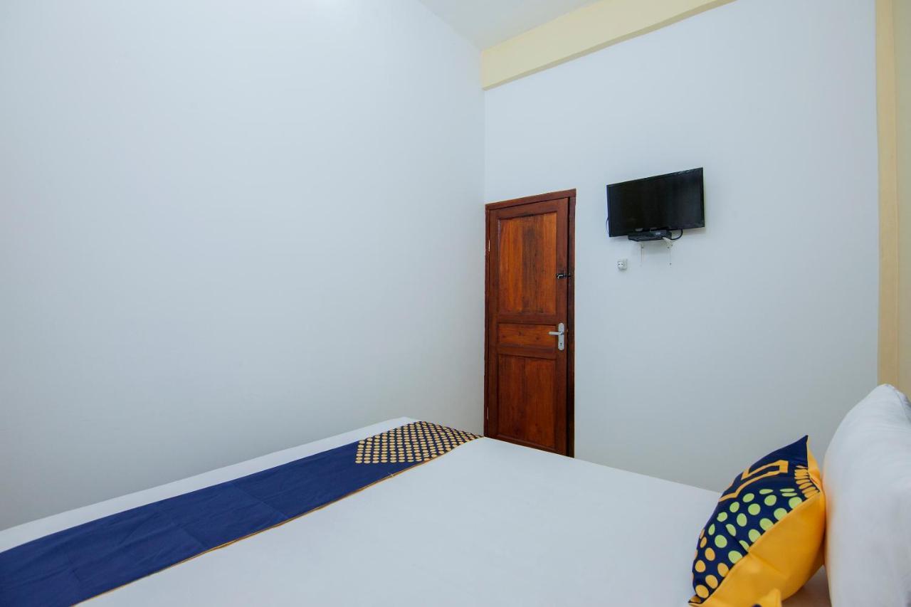 Spot On 2076 Hotel Stadion Berastagi Luaran gambar