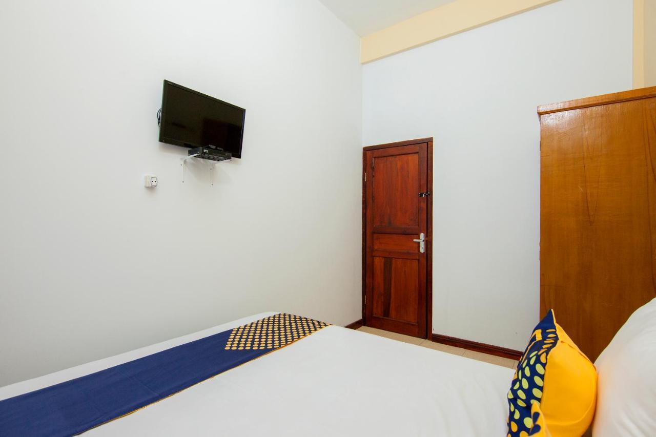 Spot On 2076 Hotel Stadion Berastagi Luaran gambar